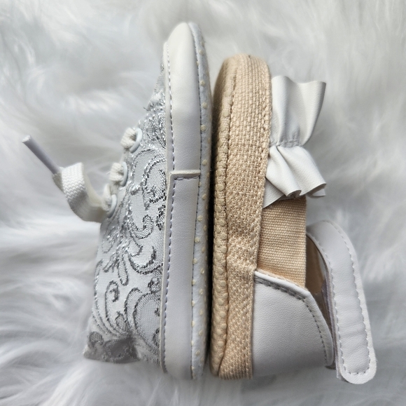 Infant White Indoor Shoes, Great for First Steps, 5" with Glitter Floral Pattern - Picture 8 of 8